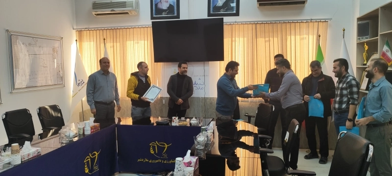 تقدیر و تشکر مدیرعامل ملاردشیر از مجموعه مالی شرکت و اعطای لوح سپاس به کارکنان این حوزه