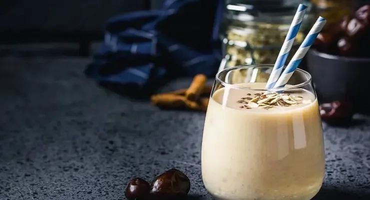 فواید مصرف شیر با پودر هسته خرما؛ یک ترکیب مغذی شگفت‌ انگیز برای سلامتی