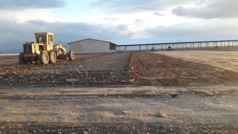 عملیات خاکی سالن‌ های 17 و 20 در پروژه 6 هزار راسی ملایر