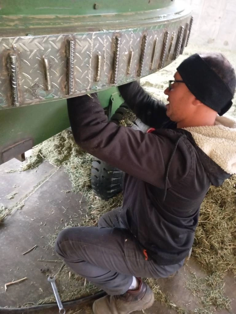 عملیات بهسازی و افزایش راندمان دستگاه یونجه‌ کوب در شرکت ملاردشیر