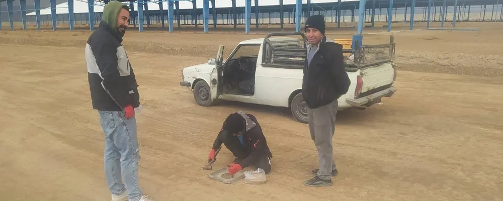 عملیات تست تراکم بستر سالن گاو شیری 2 در پروژه 6 هزار راسی ملایر