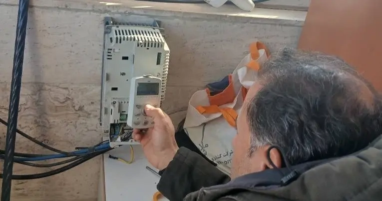 عملیات بهسازی و ارتقای عملکرد الکتروموتور درب ورودی شرکت ملاردشیر
