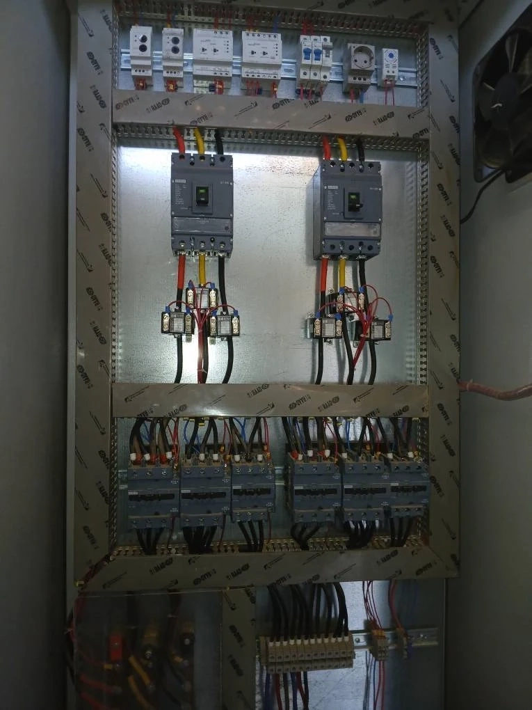 عملیات بازدید فنی و بهسازی عملکرد تابلوهای برق در زیرساخت تأسیسات شرکت ملاردشیر