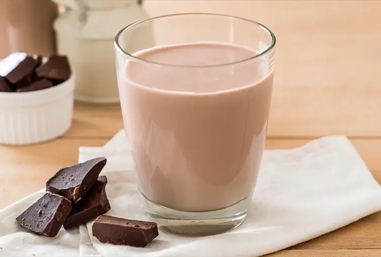 مقایسه شیر نارگیل، شیر عسل، شیر موز و شیر کاکائو: کدام بهتر است؟