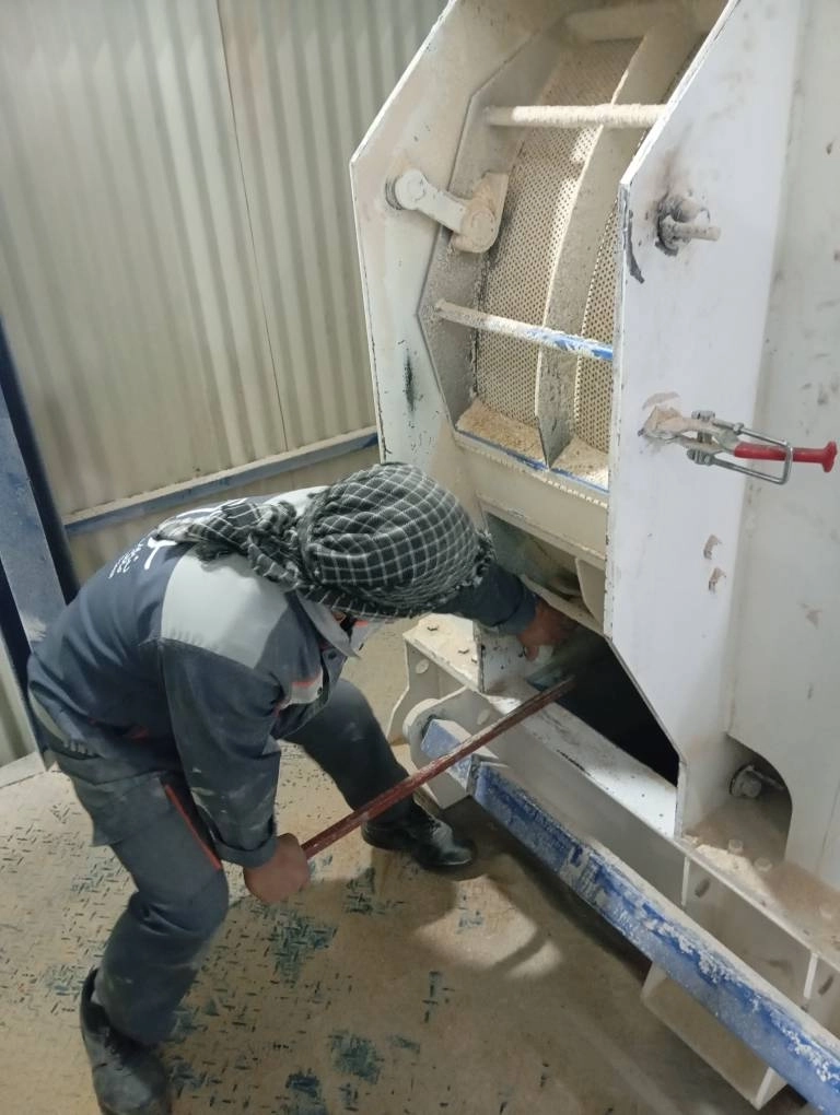 عملیات افزایش راندمان مش‌ های آسیاب ذرت از نمره 3 به 2 در کارخانه خوراک‌ سازی ملاردشیر