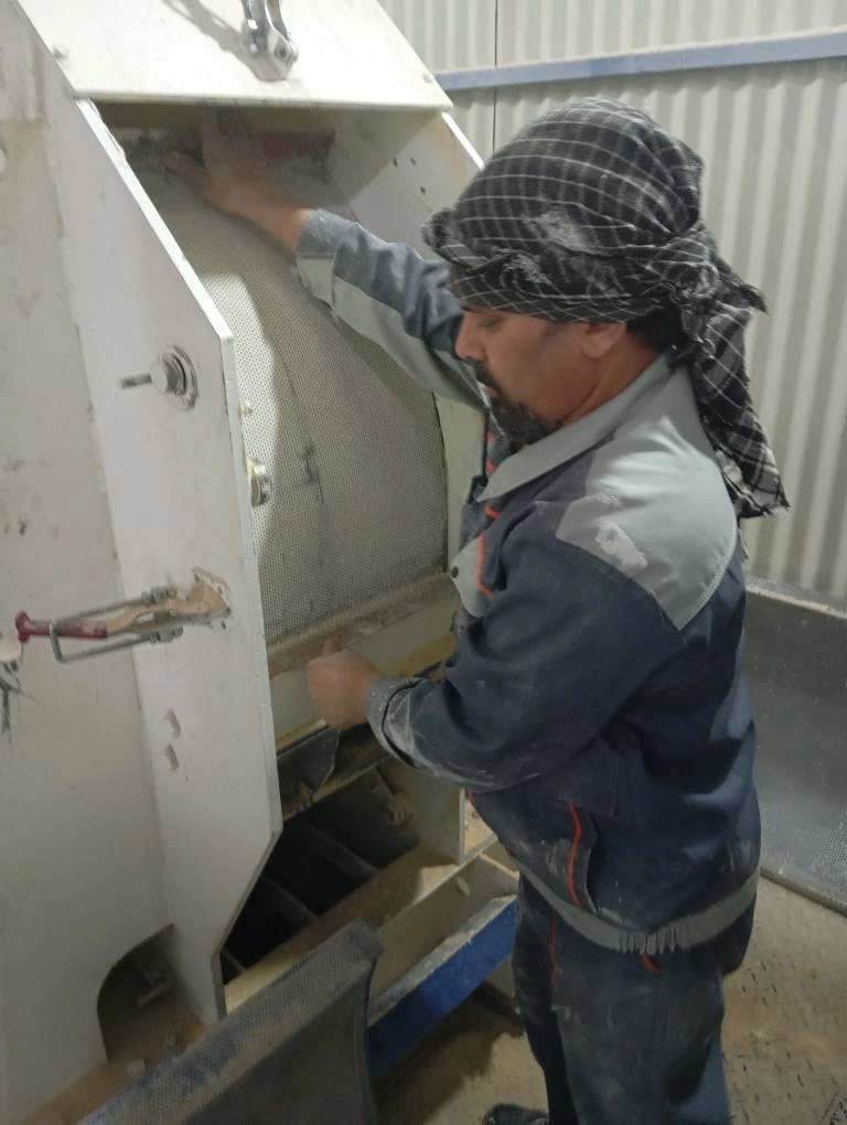 عملیات افزایش راندمان مش‌ های آسیاب ذرت از نمره 3 به 2 در کارخانه خوراک‌ سازی ملاردشیر