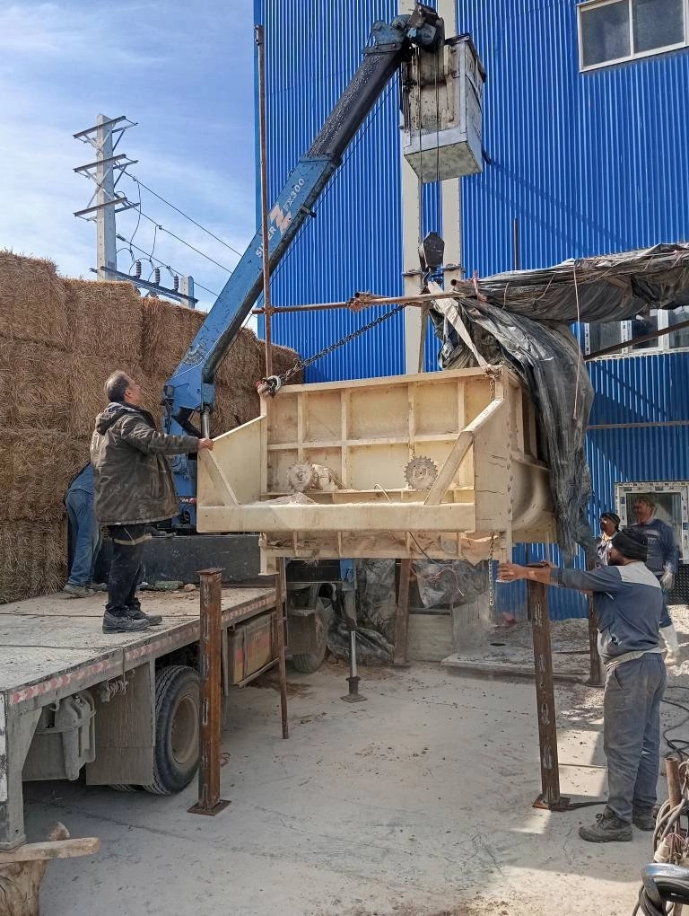 عملیات جابجایی، ساخت پایه و نصب میکسر در کارخانه خوراک‌ سازی ملاردشیر