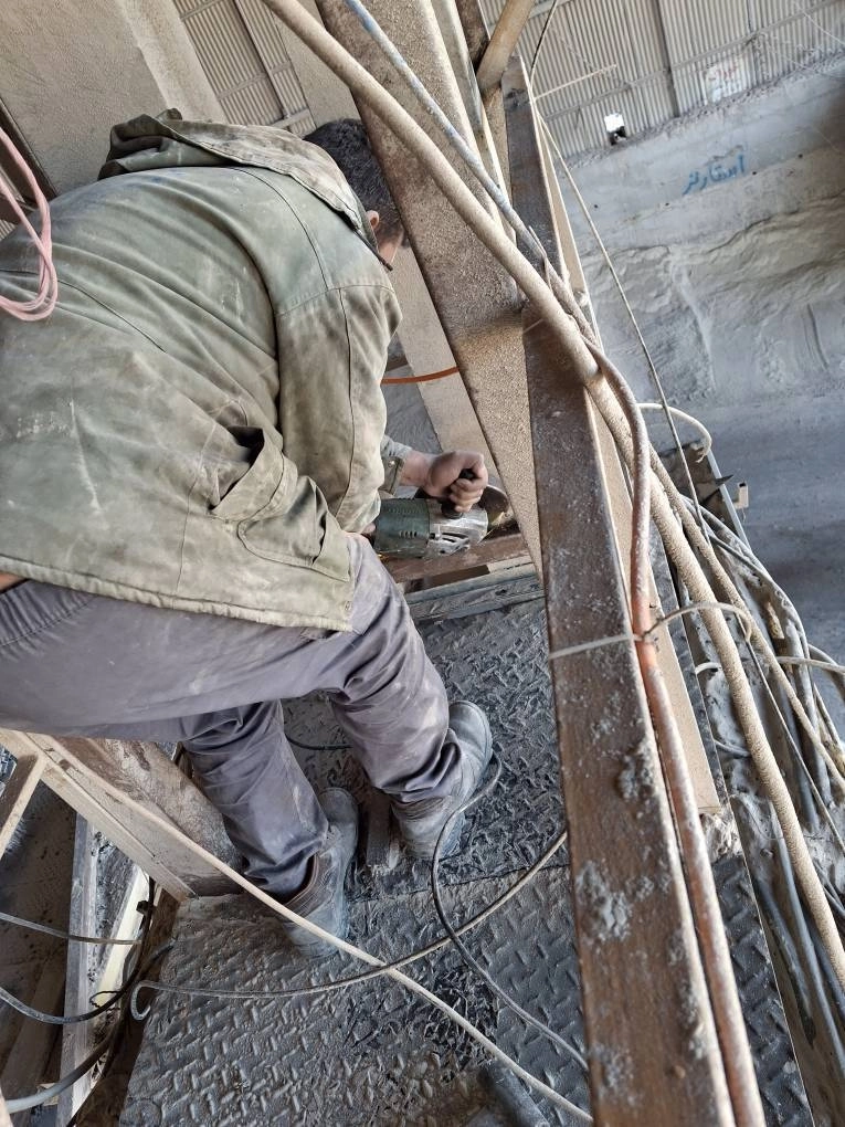 عملیات بهسازی و افزایش راندمان آوگر خروجی میکسر در کارخانه خوراک‌ سازی شرکت ملاردشیر