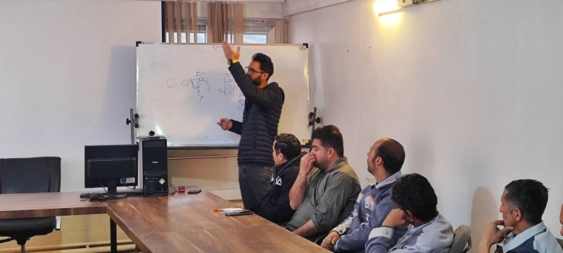 برگزاری کلاس آموزشی “بیماری‌ یابی و فحل‌ یابی” ویژه پرسنل تولید در شرکت ملاردشیر