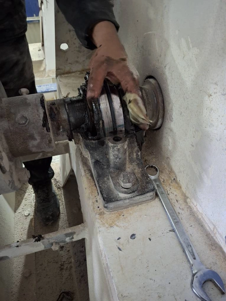 عملیات افزایش راندمان یاتاقان‌ های آسیاب جو و ذرت در کارخانه خوراک تمام‌ اتوماتیک ملاردشیر