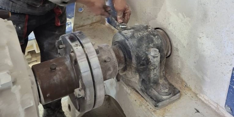 عملیات افزایش راندمان یاتاقان‌ های آسیاب جو و ذرت در کارخانه خوراک تمام‌ اتوماتیک ملاردشیر