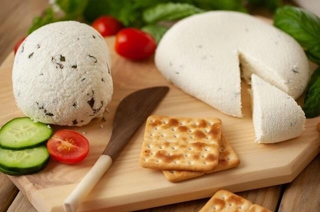 پنیر گوسفندی چیست و چه فوایدی دارد؟