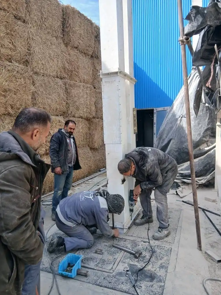 عملیات نصب الواتور و درپوش چاله الواتور در کارخانه خوراک شرکت ملاردشیر
