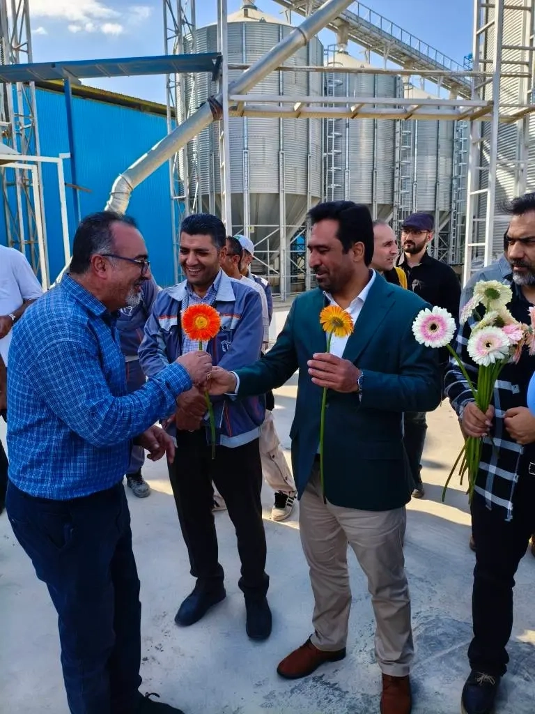 کارگران خط مقدم امنیت غذایی؛ قدردانی مدیرعامل ملارد شیر در روز کارگر