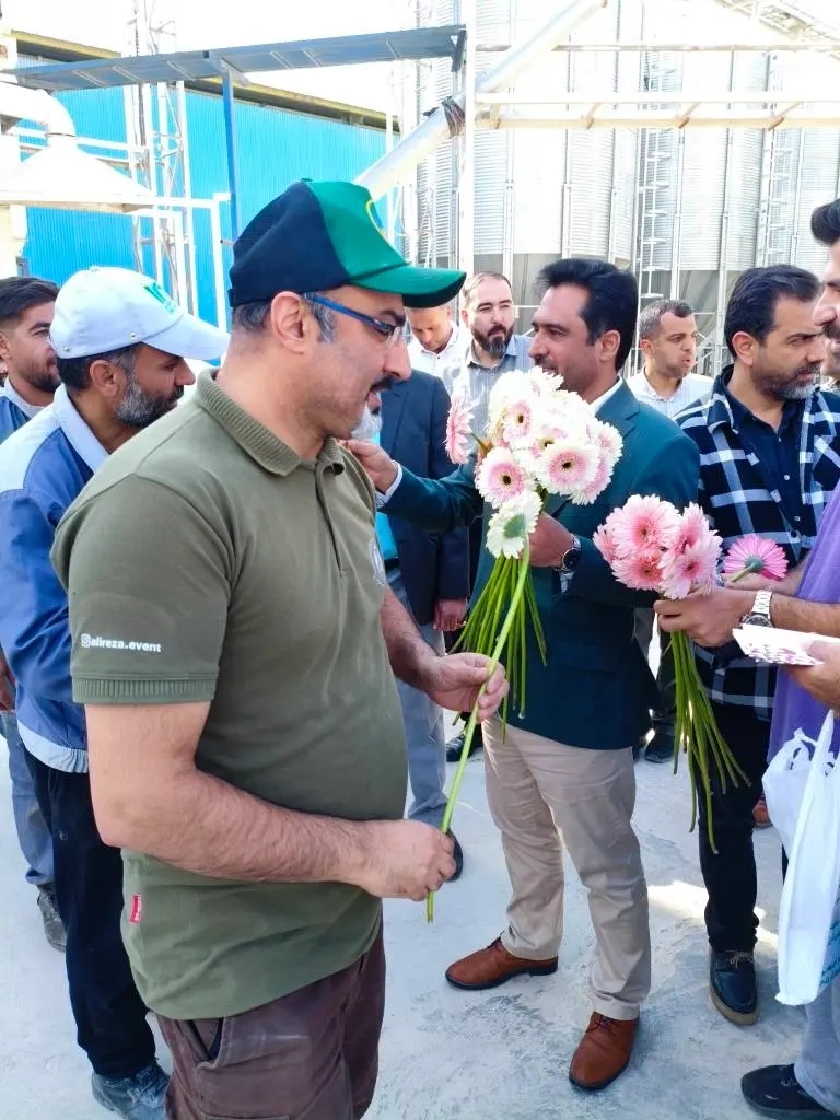 کارگران خط مقدم امنیت غذایی؛ قدردانی مدیرعامل ملارد شیر در روز کارگر