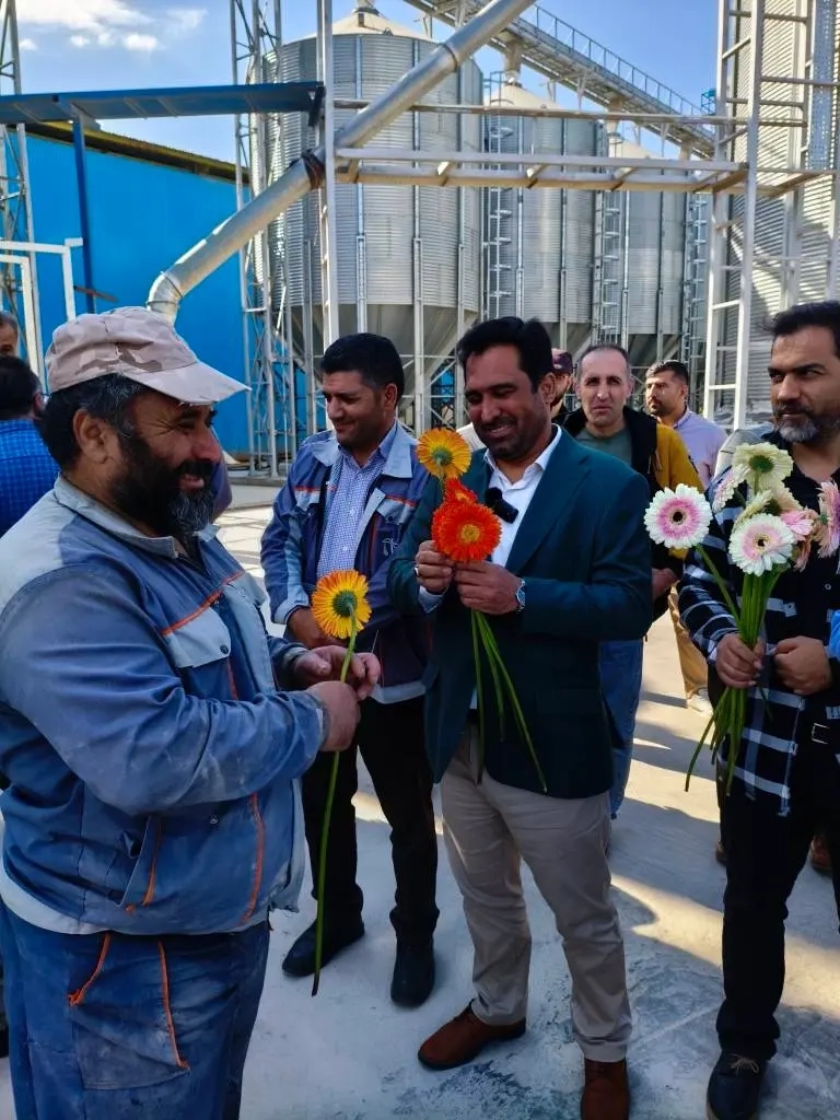کارگران خط مقدم امنیت غذایی؛ قدردانی مدیرعامل ملارد شیر در روز کارگر