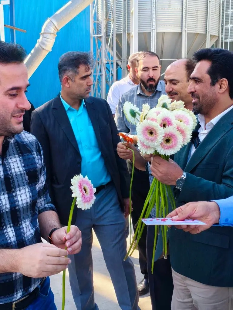 کارگران خط مقدم امنیت غذایی؛ قدردانی مدیرعامل ملارد شیر در روز کارگر