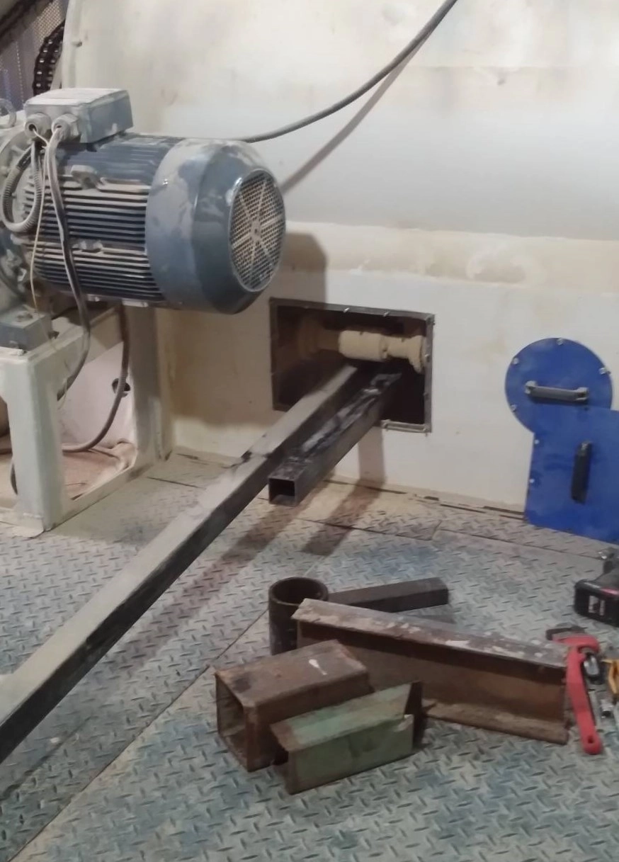 ارتقای بهرهوری خط تولید؛ عملیات بازبینی و سرویس تخصصی جکهای میکسر اصلی در کارخانه خوراک تمام اتوماتیک ملاردشیر