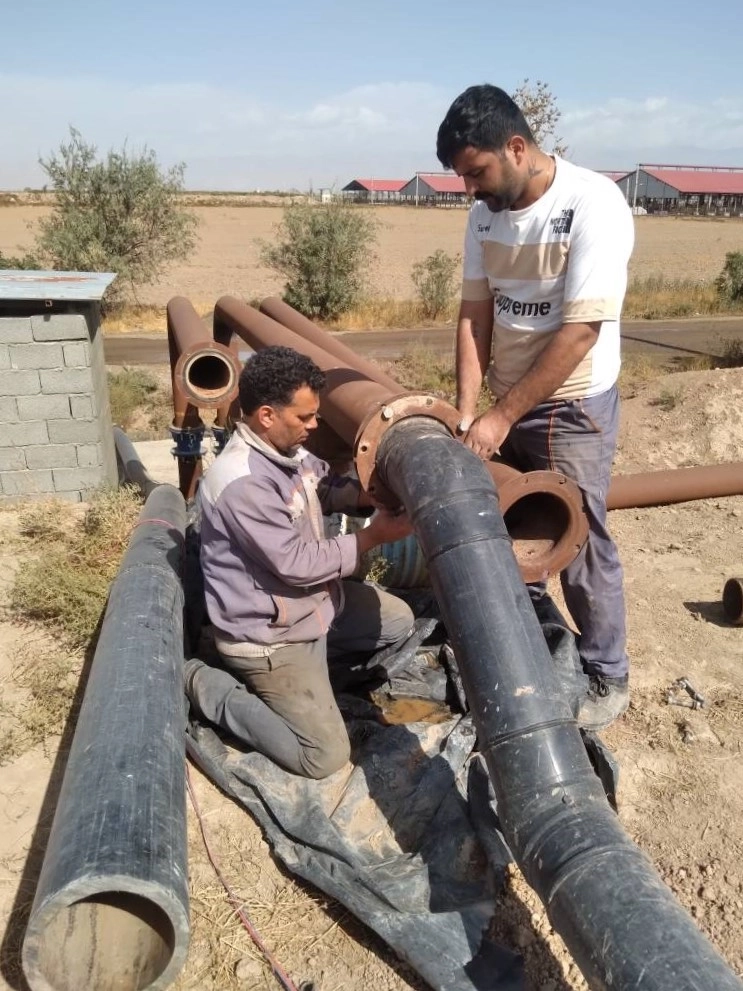 عملیات ساپورت‌گذاری و اجرای خطوط لوله استخر ذخیره آب کشاورزی ملاردشیر