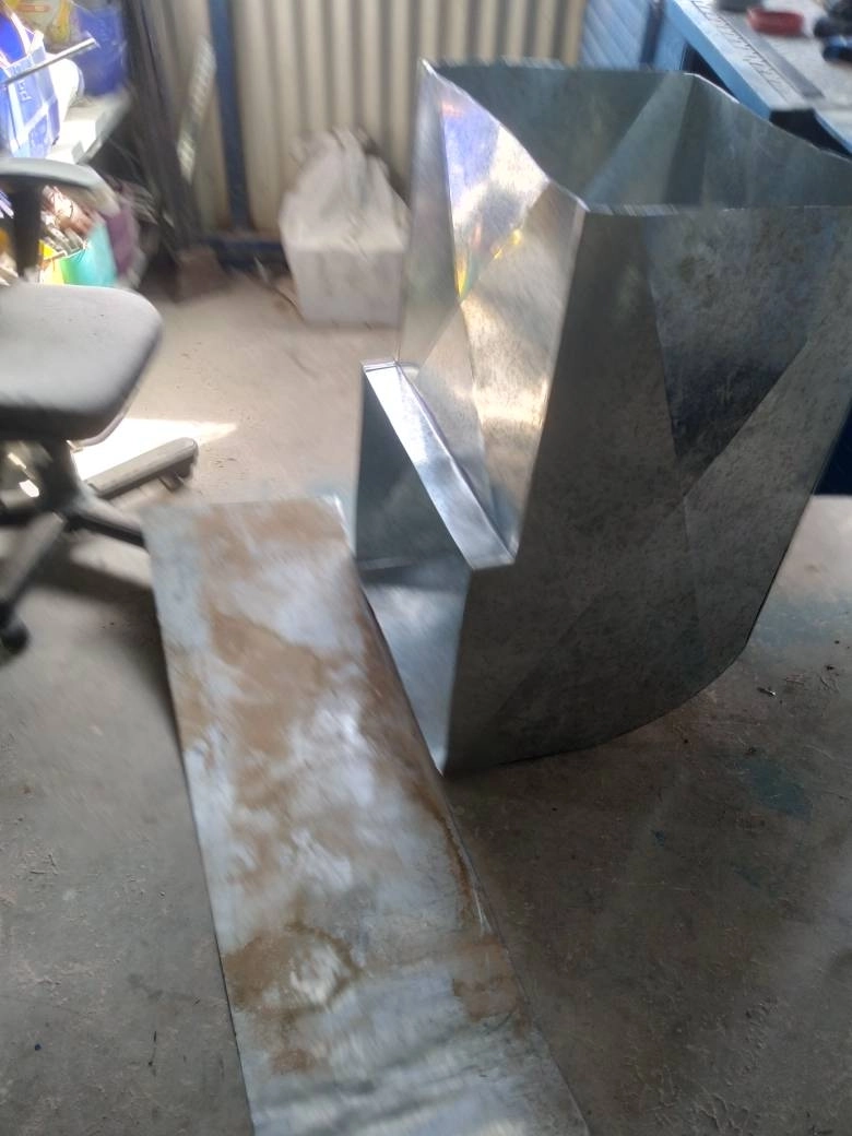 طراحی و نصب کانال خروجی خنک‌کننده کمپرسور هوای کارخانه خوراک ملاردشیر 1